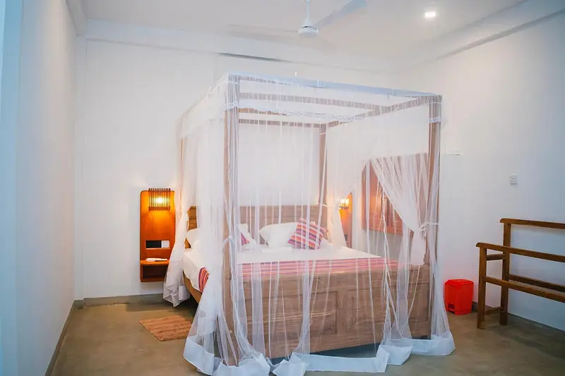 Ground-floor king room with a four-poster bed and luggage rack